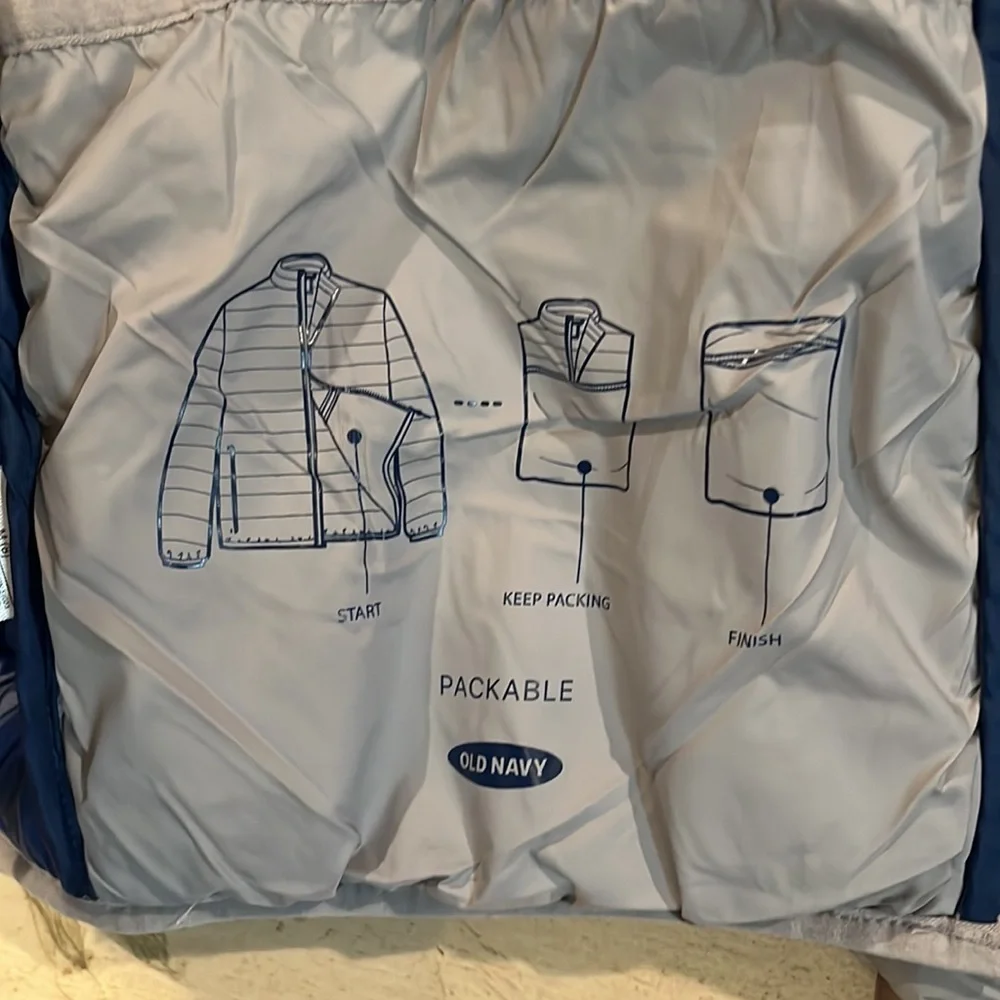 Old Navy Puffer Jacket. Size M(8). Packable. Has place for Name and Loop - Picture 7 of 8